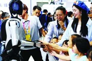 Trung Quốc “hãm phanh” thị trường để hút vốn dài hạn