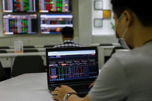 VN Index 'lặng lẽ' vượt mốc 1.800 điểm