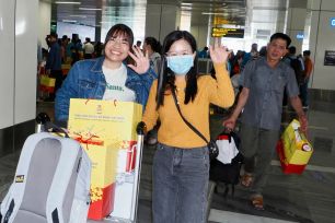 Chuyến bay đặc biệt chở 550 công nhân về quê đón Tết