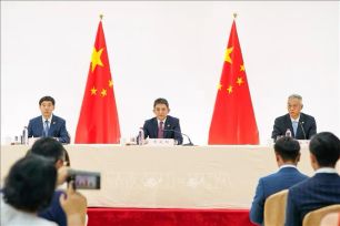 Mỹ, Trung Quốc ưu tiên đối thoại thương mại thay vì đối đầu