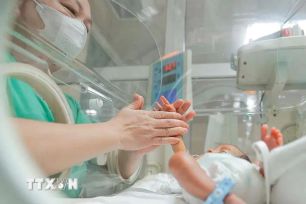 Chính sách hỗ trợ cho phụ nữ sinh đủ 2 con trước 35 tuổi