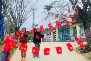 Sắc xuân hồi sinh mạnh mẽ trên vùng đất bão lũ lịch sử