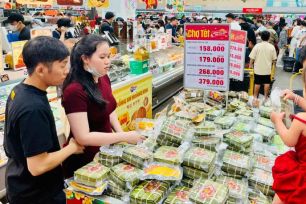 Người dân tấp nập mua sắm tết