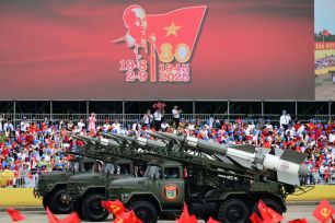 'Làn sóng đỏ' từ A50 đến A80