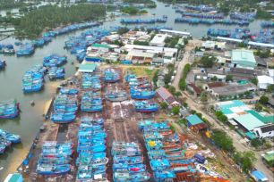 Thủ phủ đánh cá xa bờ "thay áo mới" cho tàu cá 