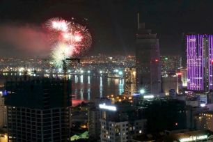 TPHCM rực rỡ pháo hoa mừng Tết Nguyên đán Bính Ngọ 2026