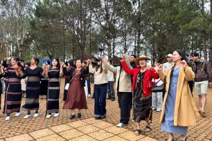 Tưng bừng Lễ hội đường phố Măng Đen