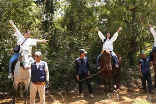 Quảng Ngãi: Cưỡi ngựa giữa rừng già thu hút du khách