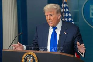 Tổng thống Donald Trump tuyên bố áp thuế toàn cầu 10% sau phán quyết của Tòa án Tối cao