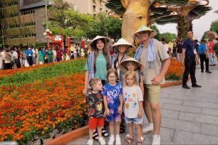 TPHCM đón đoàn khách quốc tế đầu Xuân Bính Ngọ