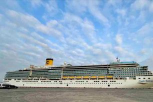 Tàu du lịch 5 sao cập cảng Phú Mỹ với gần 2.000 du khách đến TPHCM