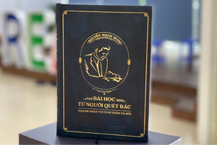 Đấu giá ấn bản đặc biệt “Bài học từ người quét rác” gây quỹ phát triển ATM Sách