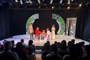 Phim, kịch mùa tết thắng lớn