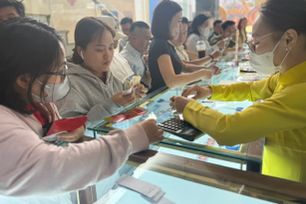 Giá vàng miếng SJC và vàng nhẫn tăng 3,6 triệu đồng/lượng