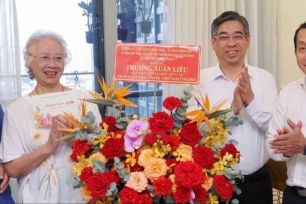 Lãnh đạo TPHCM thăm, tri ân cán bộ y tế lão thành 