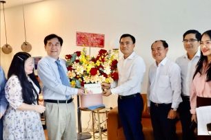 Lãnh đạo TPHCM thăm, tri ân cán bộ y tế lão thành