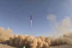 Loạt quốc gia khuyến cáo công dân rời Iran 'sớm nhất có thể'