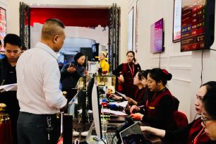 Vàng bất ngờ giảm trong ngày Vía Thần tài