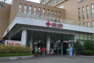 TPHCM: 6 người nghi ngộ độc sau khi ăn bánh mì