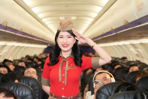 Khai xuân Bính Ngọ 2026, Vietjet tặng khách hàng 1 lượng vàng 999,9