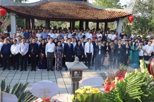 Bộ trưởng Bộ Y tế dâng hương tưởng niệm 235 năm ngày mất Đại danh y Hải Thượng Lãn Ông