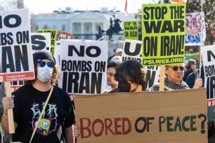 Biểu tình nhiều nơi ở Mỹ phản đối không kích Iran 