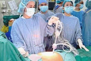 Nội soi điều trị thành công cho người bệnh mắc 2 ung thư cùng lúc