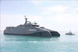 Tàu ngầm Mỹ phóng ngư lôi đánh chìm chiến hạm Iran. 