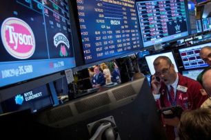 Chứng khoán Mỹ giảm mạnh, Dow Jones mất gần 800 điểm