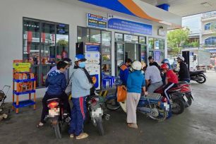 Giá xăng dầu tiếp tục tăng 'sốc' chỉ sau 2 ngày điều chỉnh