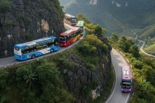 CSGT khảo sát an toàn xe khách giường nằm 2 tầng trên các quốc lộ miền núi