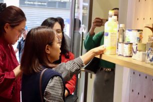 Khai mạc không gian trưng bày, livestream “Sức sống hàng Việt”