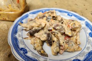 Nghi ngộ độc Botulinum sau khi ăn cá ủ chua, 3 anh em nhập viện