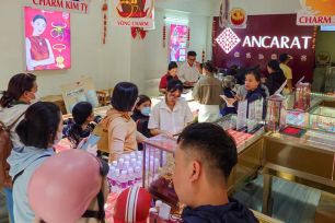 Giá vàng chiều 10-3 tiếp tục tăng, vượt 186 triệu đồng/lượng