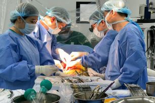 Phẫu thuật thành công khối u gan ở vị trí đặc biệt phức tạp