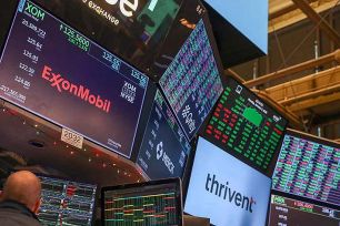 Chứng khoán Mỹ giữ ổn định bất chấp giá dầu tăng trở lại