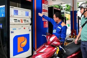 Bảo đảm cung ứng xăng dầu cho sản xuất, kinh doanh và tiêu dùng