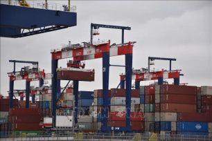 Thâm hụt thương mại của Mỹ thấp hơn dự kiến