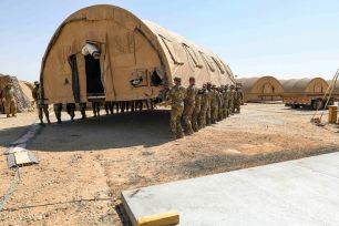 Tên lửa Iran làm hư hại 5 máy bay tiếp dầu của Mỹ