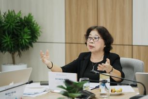 Vai trò tri thức, công nghệ và thể chế trong mô hình tăng trưởng và giải pháp thúc đẩy tăng trưởng hai con số cho TP.HCM trong bối cảnh mới