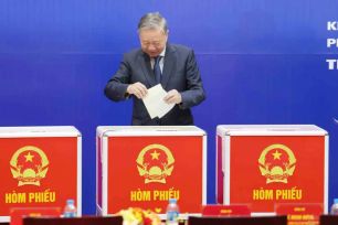 Tổng Bí thư Tô Lâm bỏ phiếu bầu cử đại biểu Quốc hội khóa XVI và đại biểu HĐND các cấp