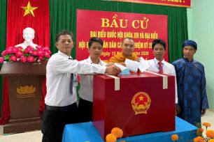 Cử tri miền Trung nô nức đi bỏ phiếu