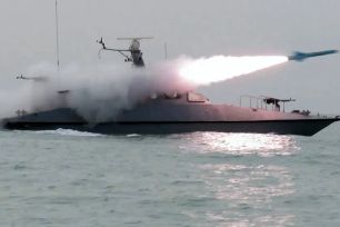 Cân nhắc đưa tàu chiến bảo vệ eo biển Hormuz