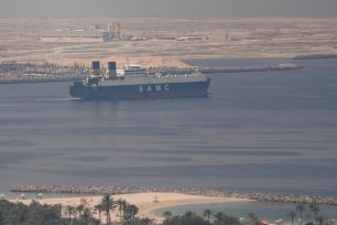 EU xem xét điều tàu chiến đến vùng Vịnh