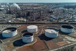 Nhật Bản chuẩn bị xả kho dự trữ dầu kỷ lục