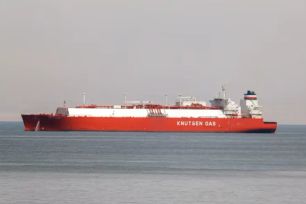 Thêm tuyến 'yết hầu' thương mại bị đe dọa bởi chiến sự Iran