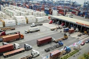 Kìm đà tăng chi phí vận tải trước biến động giá xăng dầu