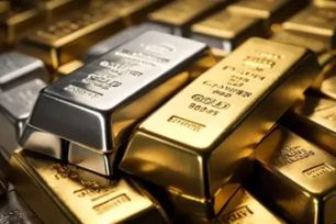 Vàng rơi về ngưỡng 4.500 USD, rủi ro giảm sâu gia tăng