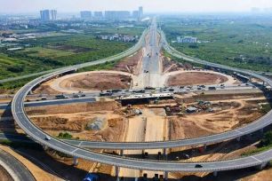 Nguy cơ chậm tiến độ dự án giao thông vì giá xăng dầu tăng mạnh