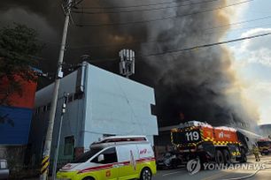 Hàn Quốc: Hỏa hoạn nghiêm trọng tại nhà máy phụ tùng ô tô